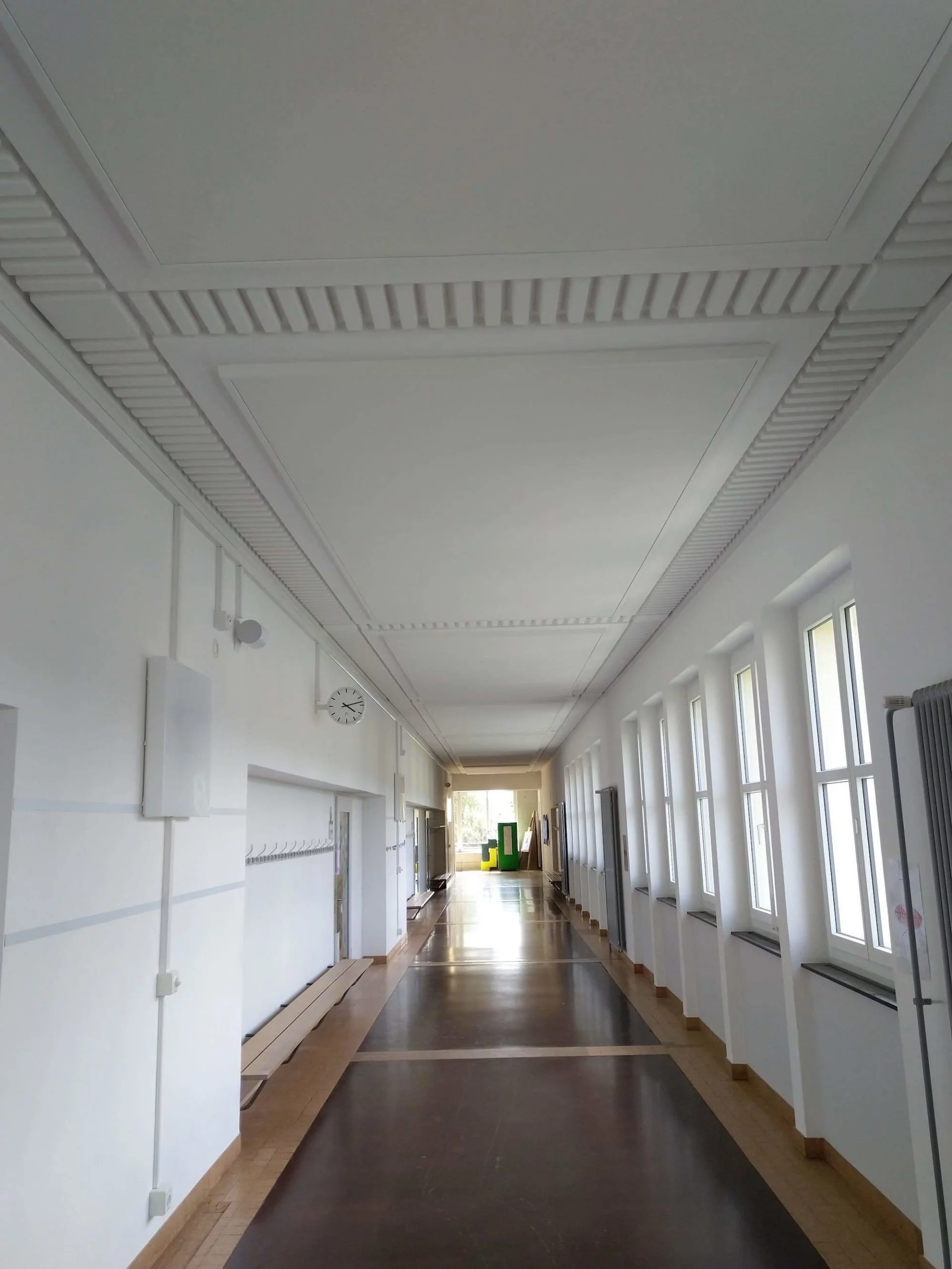 Akustikdecke für bessere Raumakustik in einem Schulhaus, Viktor Wyss AG in Flumenthal, Solothurn