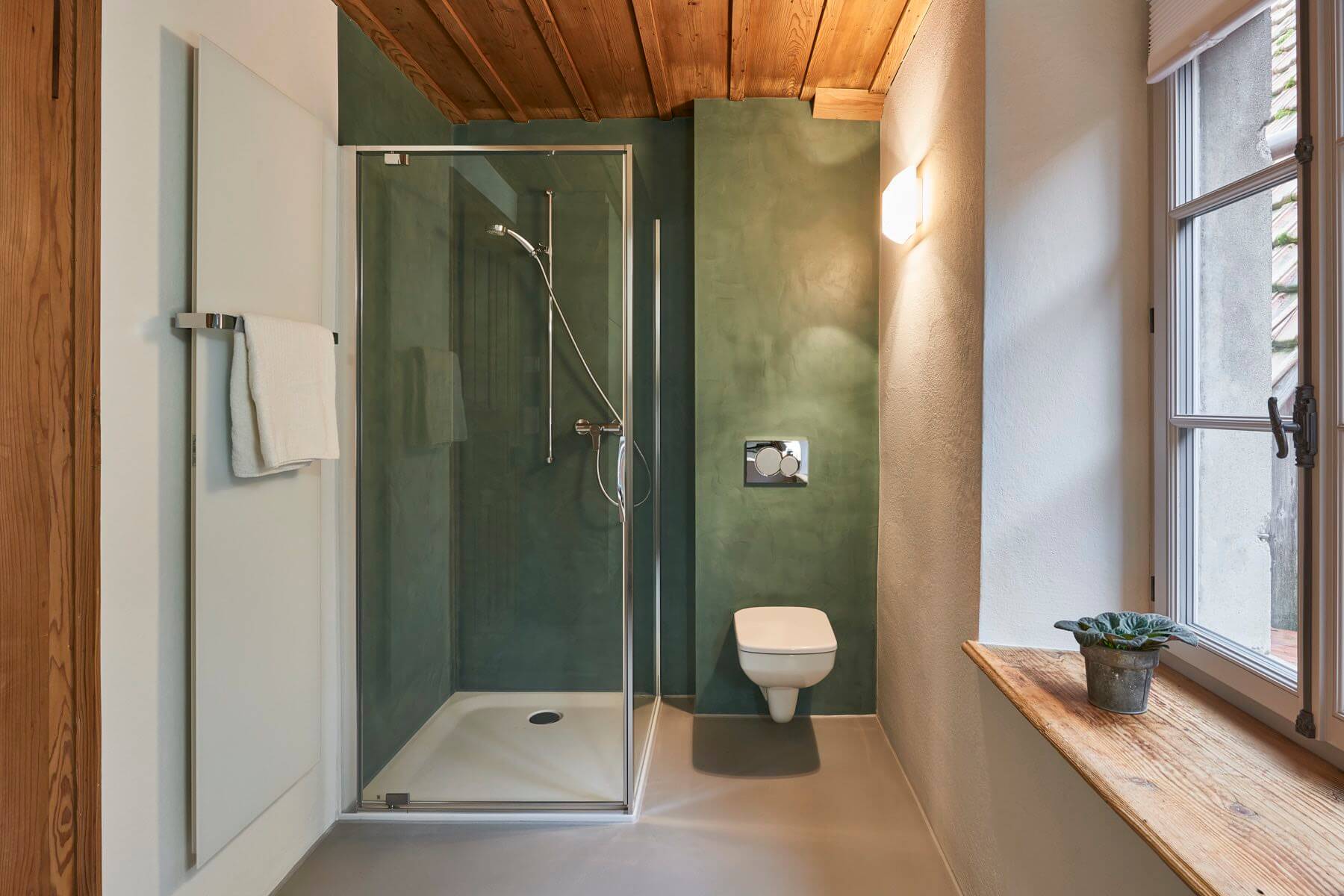 Badezimmer mit fugenloser Wandbeschichtung durch die Viktor Wyss AG in Flumenthal, Solothurn